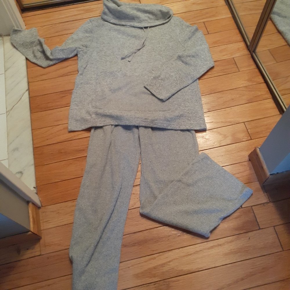 LOUNGE AROUND IN THIS!!!